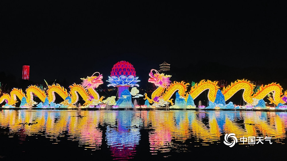 喜迎春节 广西南宁青秀山花灯流光溢彩