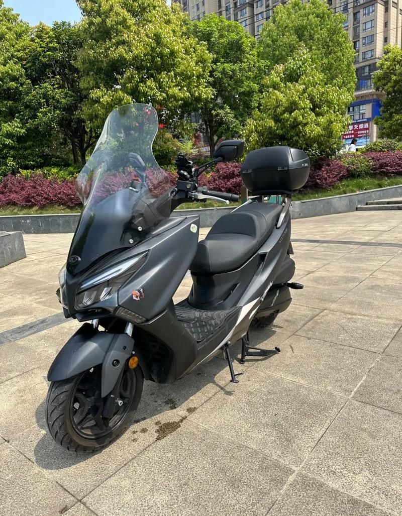 "光阳250cc踏板摩托车"或许是指由台湾光阳制造的kymco like 250,这款