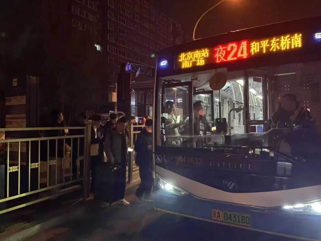 南站夜班公交.jpg