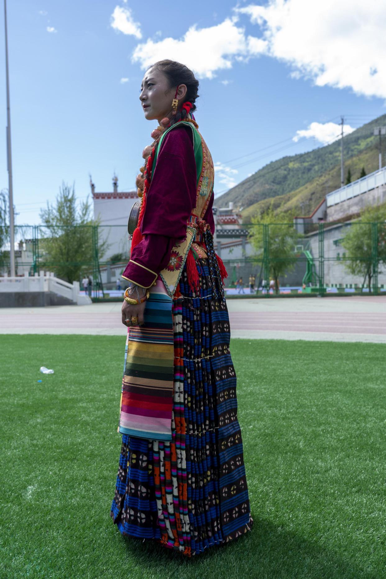 趣说甘孜丨乡城女子传统服饰为何叫疯装?