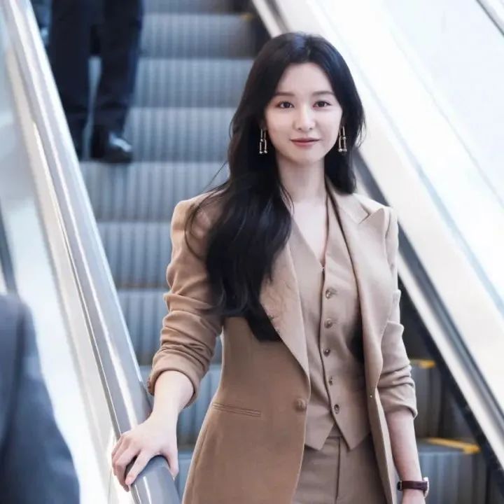 金智媛演财阀,就像呼吸一样简单