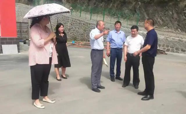 安康市工信局局长许启政一行莅临龙王泉公司调研指导工作