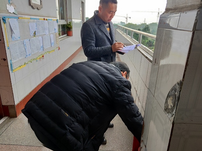 白米中学:落实安全检查,构建平安校园