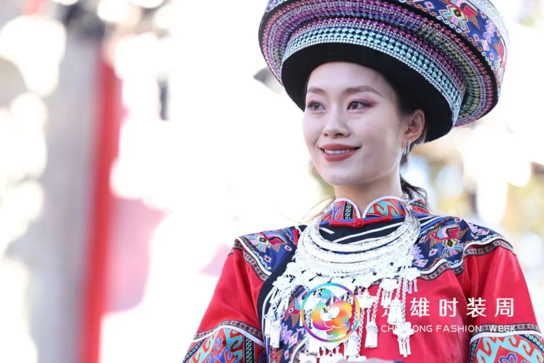 美爆了湘西民族服饰惊艳彩云之南