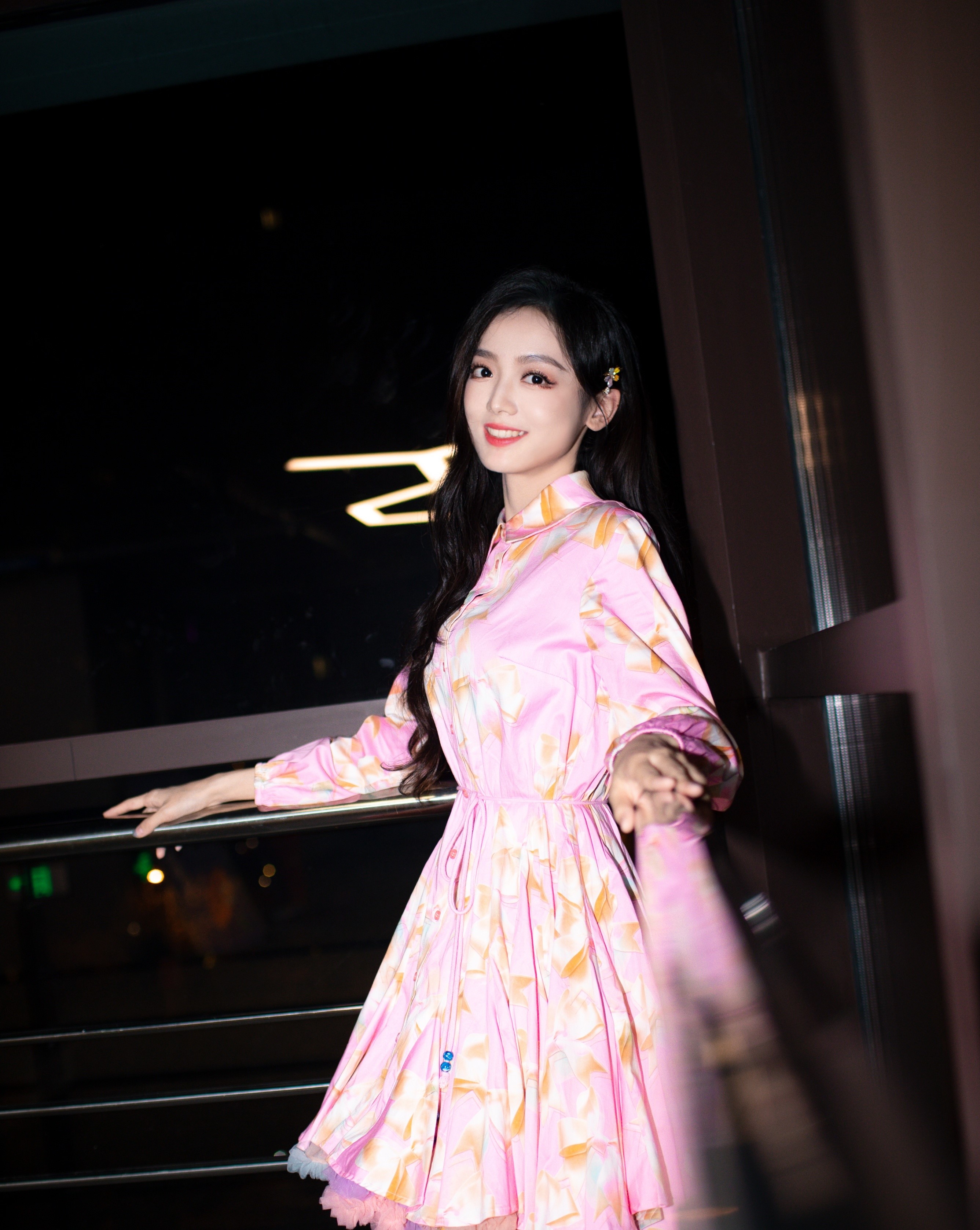 王者荣耀职业比赛官方解说灵儿又出意外,剧透比赛,不恰当表情包