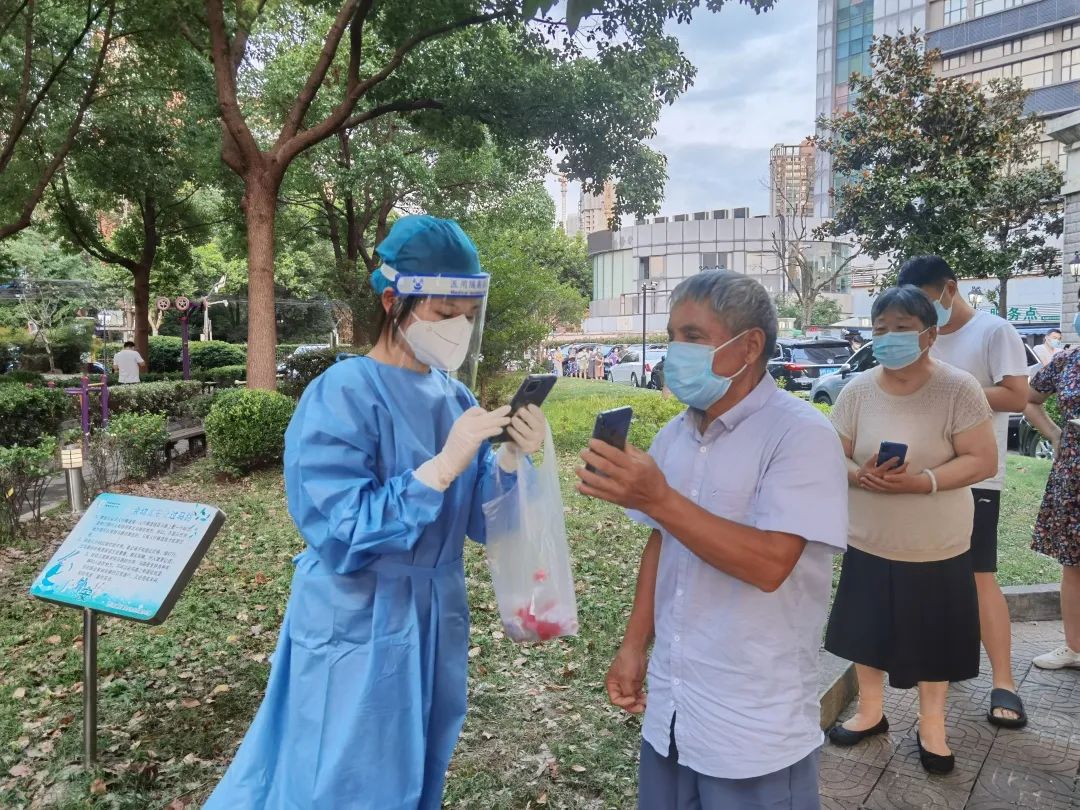 大学生防疫照片图片