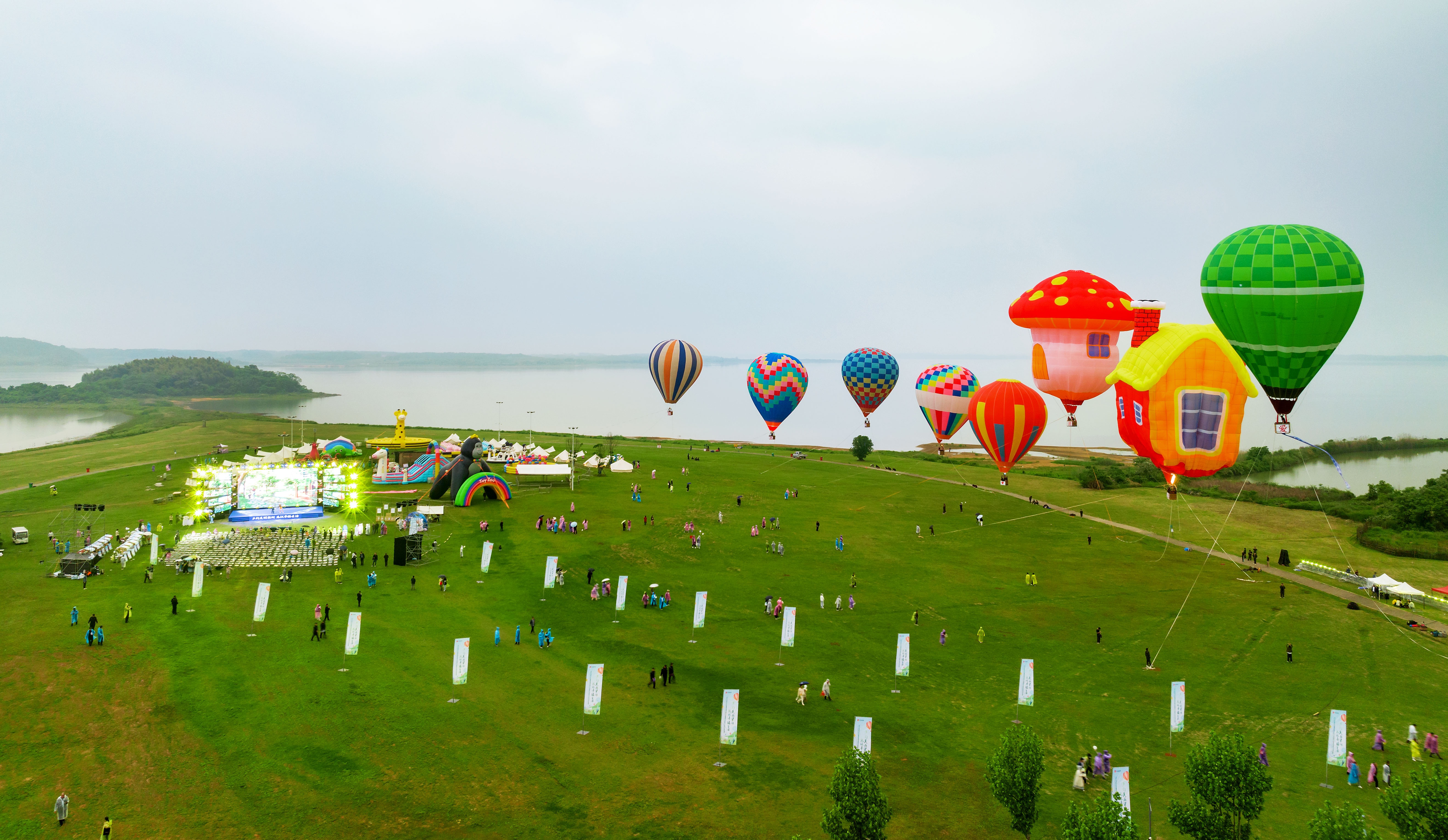 五一到江夏 坐热气球看梁子湖