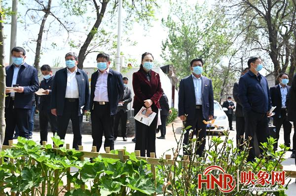 濮阳开发区领导带队到胡村乡观摩人居环境整治工作