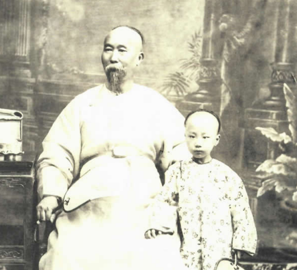 晚清老照片:李鸿章与孙子共享天伦之乐,左宗棠的部将怒目威严!