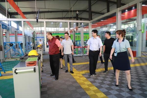 奇瑞汽车,芜湖市经开区领导一行莅临郑州万通汽车学校参观指导