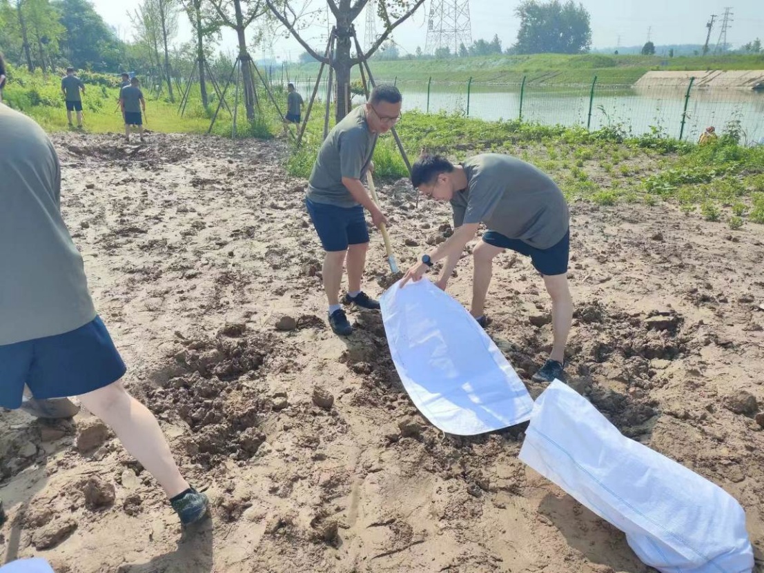 江苏省睢宁县庆安镇武装部组织民兵开展应急防汛抢险演练