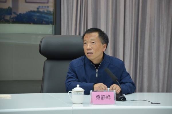 省委宣传部常务副部长邓务贵到十堰广播电视台调研