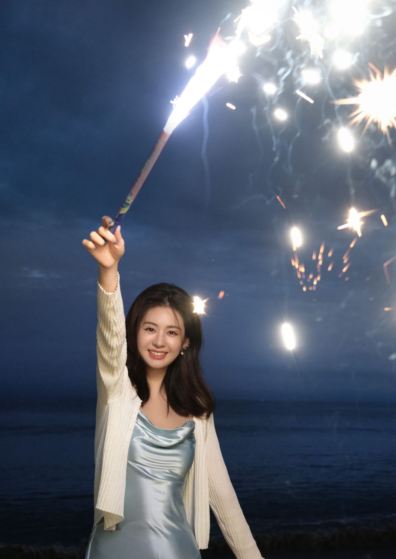 郑合惠子蓝色吊带裙性感写真