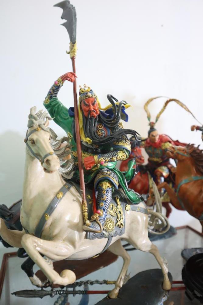 video丨ich inheritor of dough figurine in shenzhen: molding a