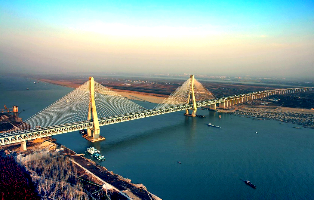 武汉天兴洲长江大桥:创新与作用的完美结合