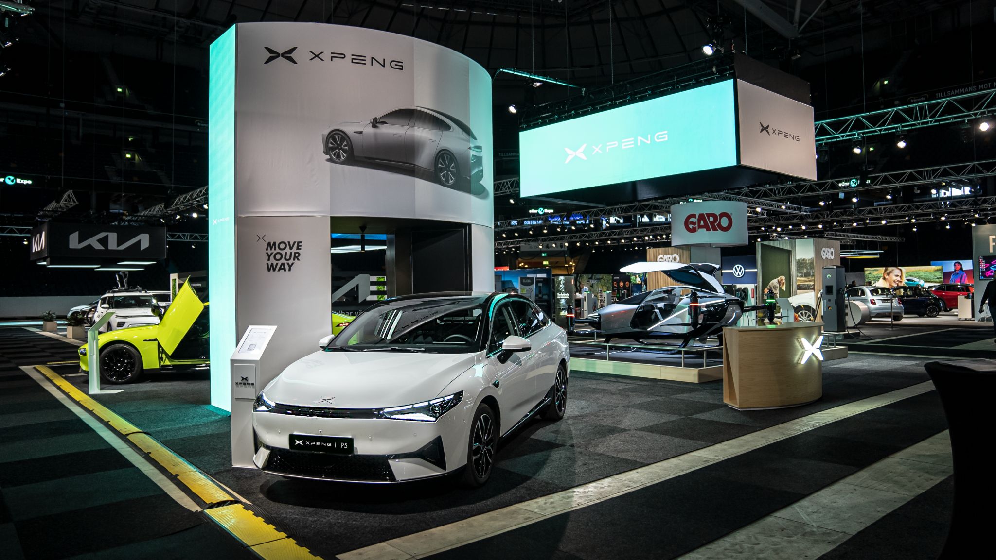 小鹏汽车在电动汽车博览会上展示飞行汽车和新电动汽车