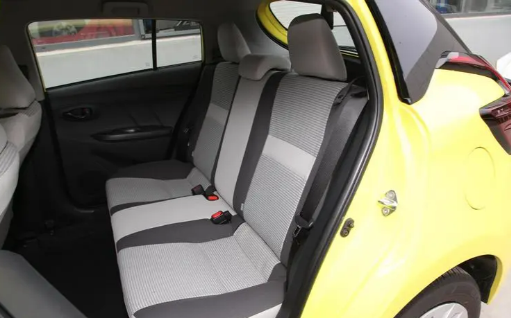 一汽丰田威驰后排座椅怎么拆下来装座套?