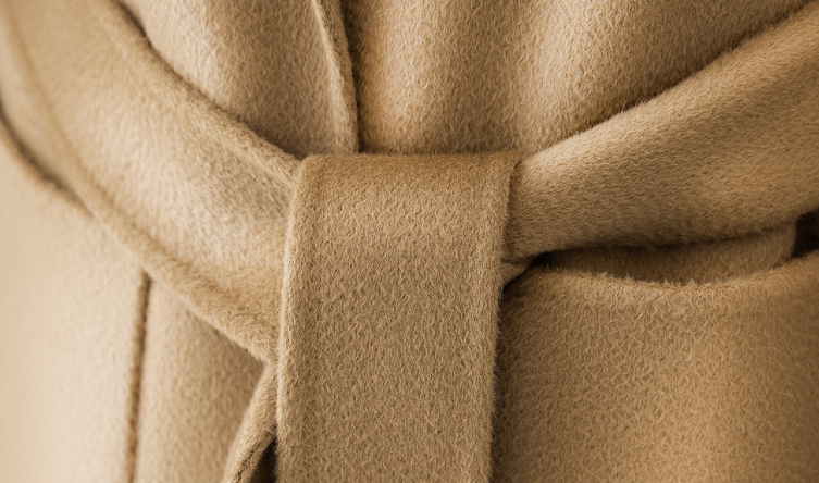 水波纹羊毛大衣的特点