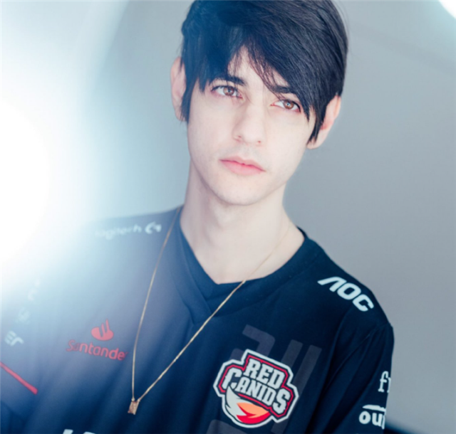 泪洒msi这位red选手,跟mayumi关系不浅?她主动当aegis的传声筒