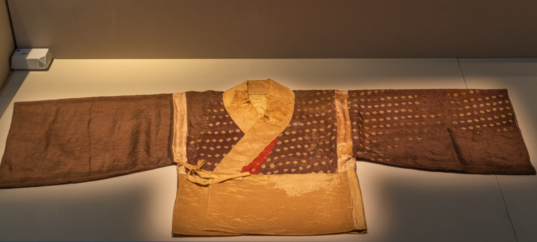 "云想衣裳"特展,在成都赏战国锦袍,西汉乘云绣