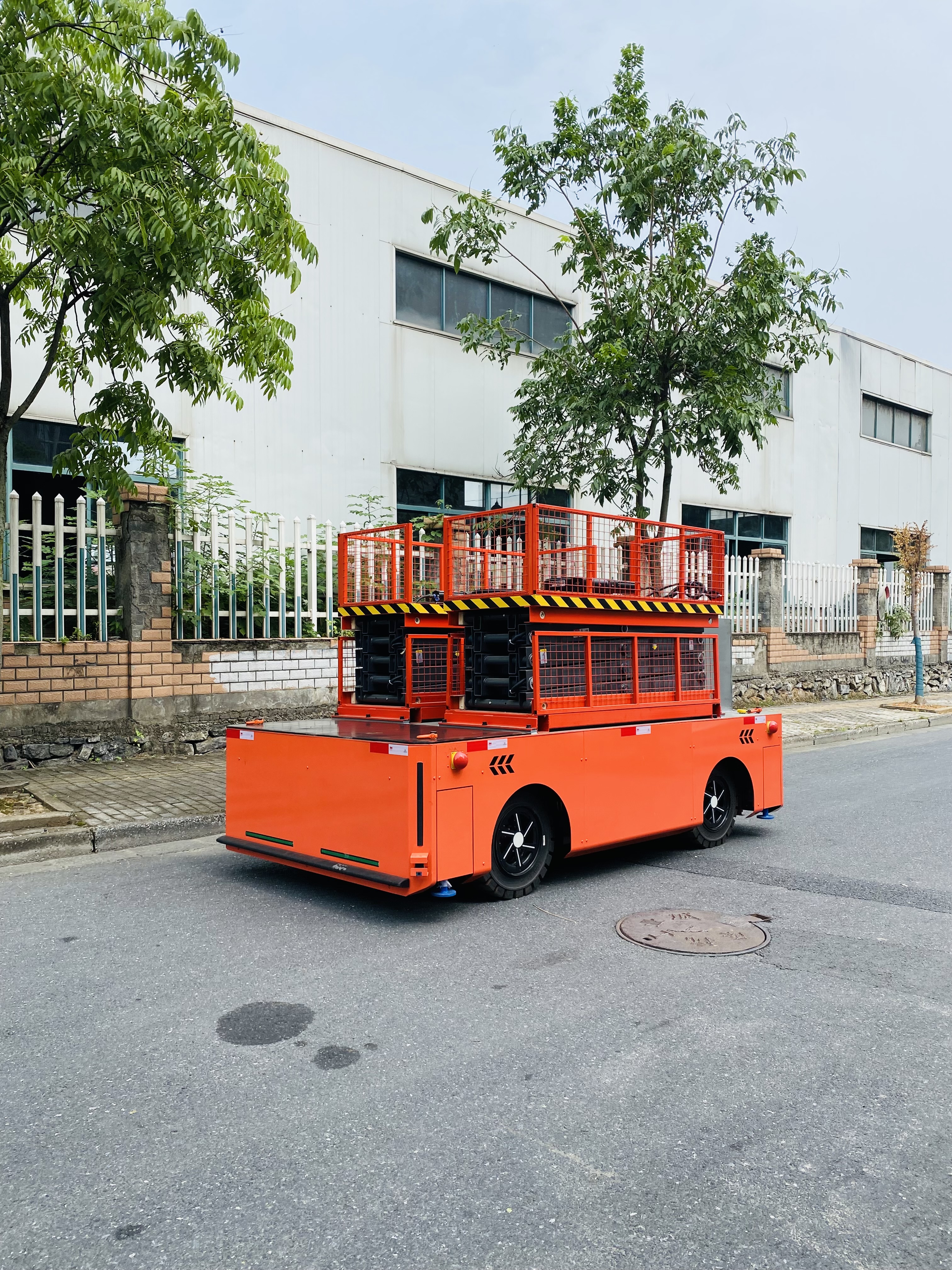 剪叉式升降平台车