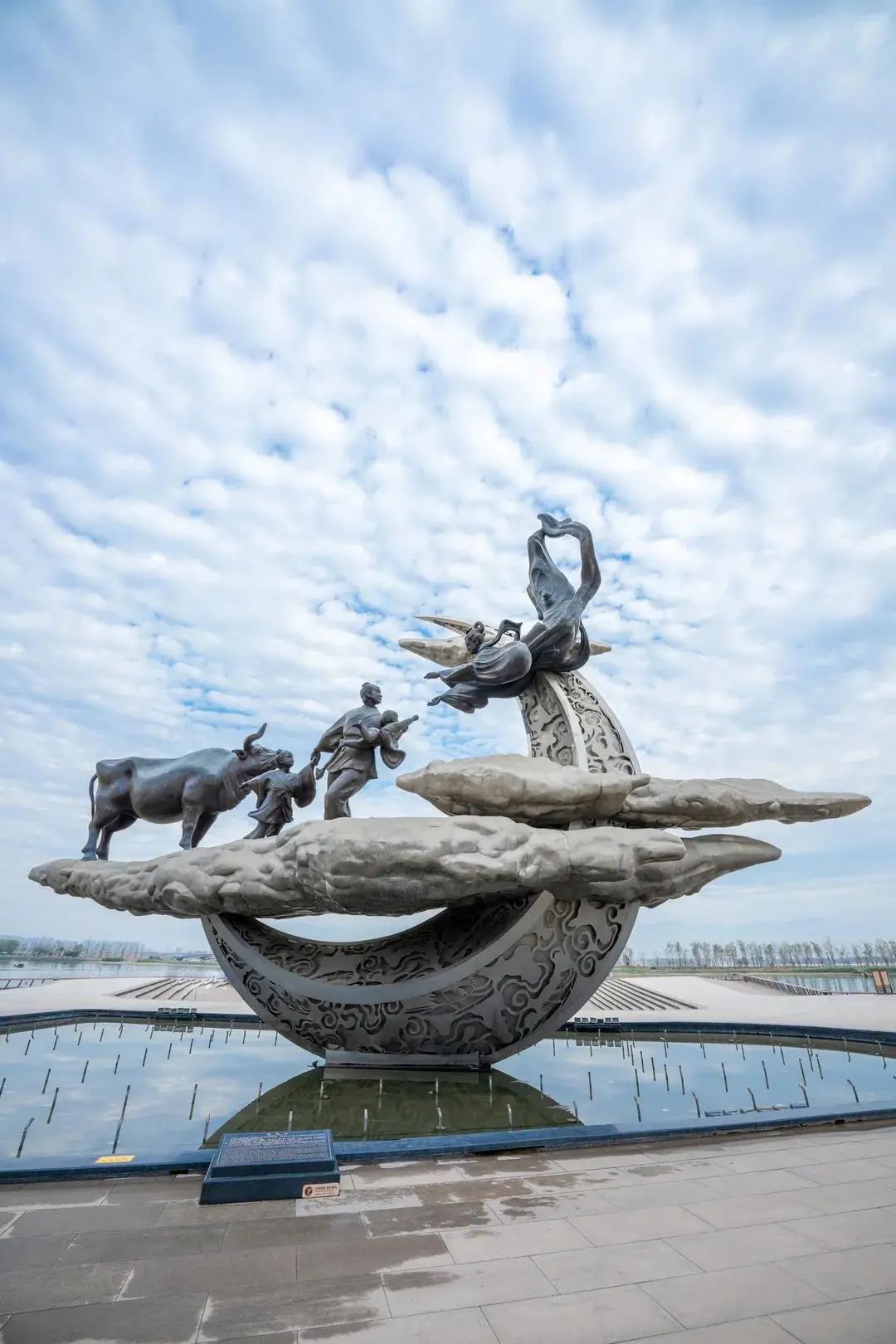 昆明池·七夕公园鹊桥 如今的昆明池·七夕公园凭借优美的生态环境