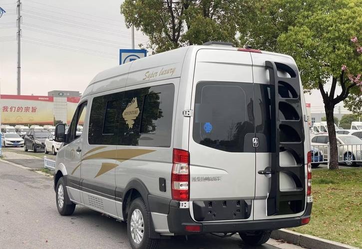 亚星欧睿房车:搭载意大利vm2.8t四缸柴油发动机