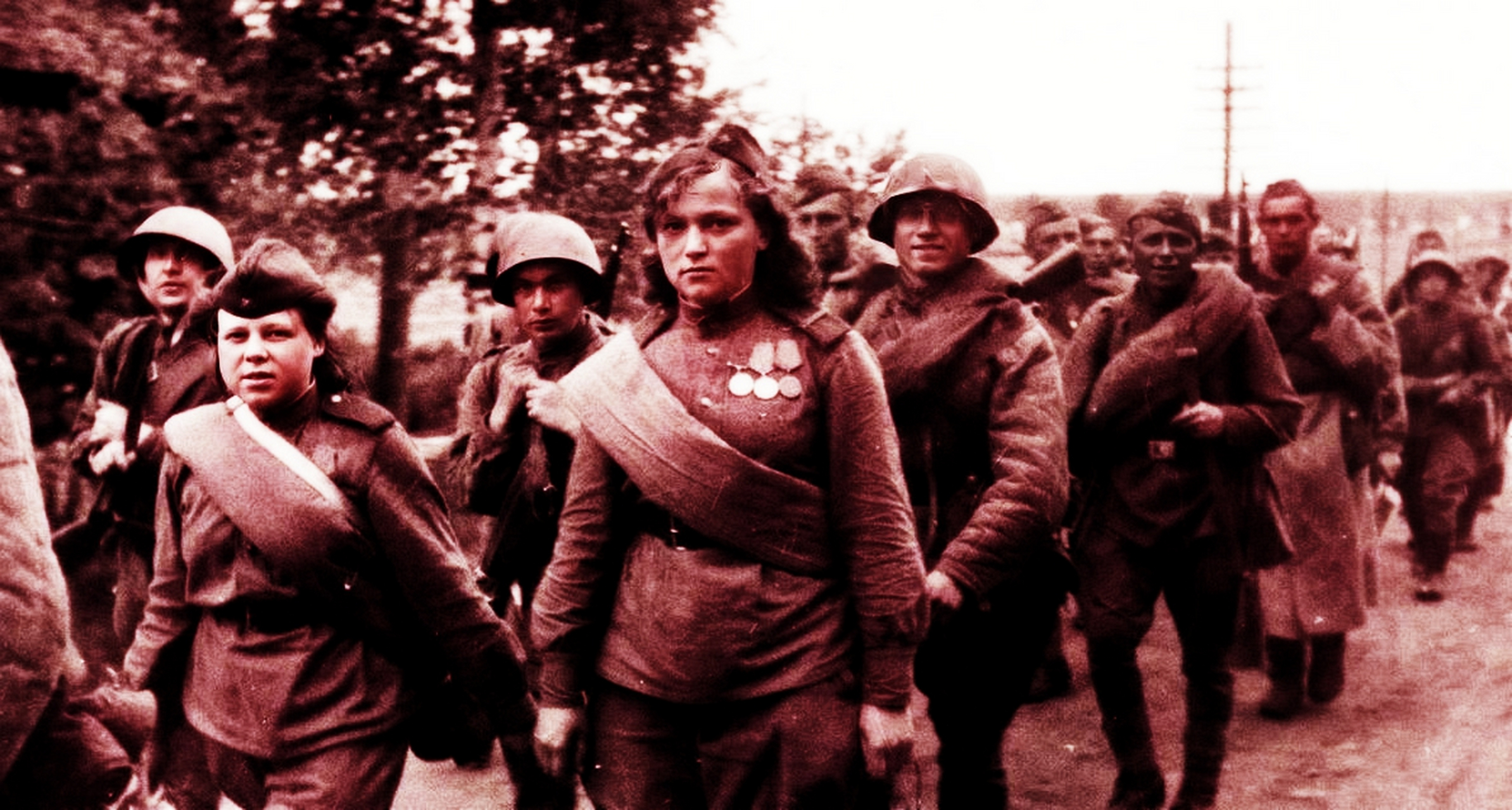 1941年9月,苏联占领区,一名受伤被俘的苏联女兵的照片
