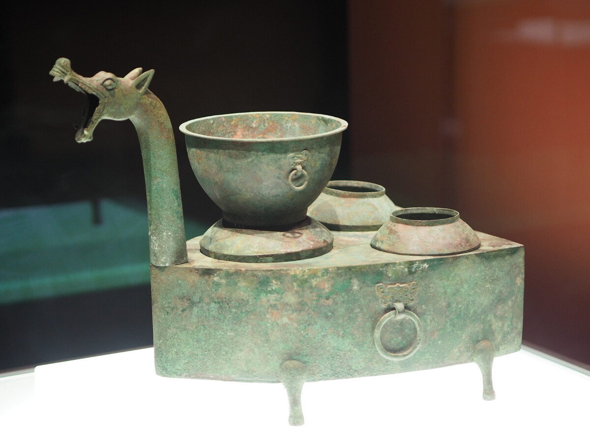 国宝汉:龙首青铜灶