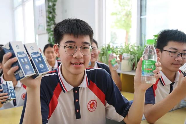 三色鸽乳业为南阳市实验学校中考学子送爱心