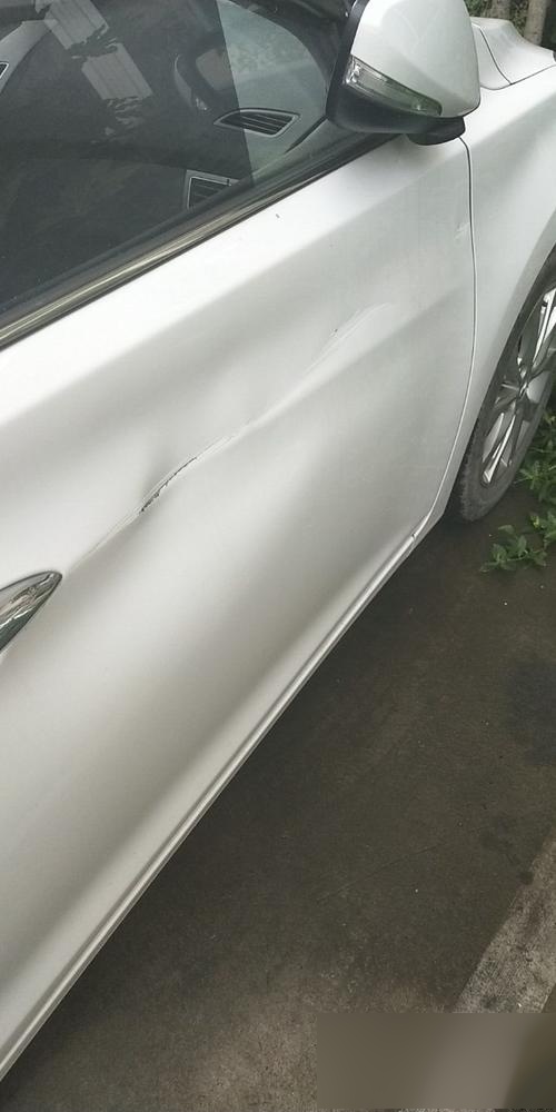 车门一条划痕要全部喷漆吗