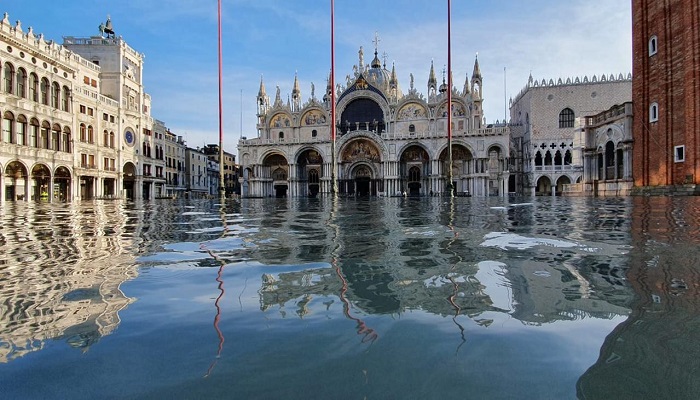 美国宇航局绘制的地图最早可以追溯到 2150 年,显示海底世界