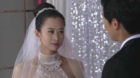 演员韩烨,与蓝盈莹是同学,被传冯绍峰炒绯闻,却始终火不了