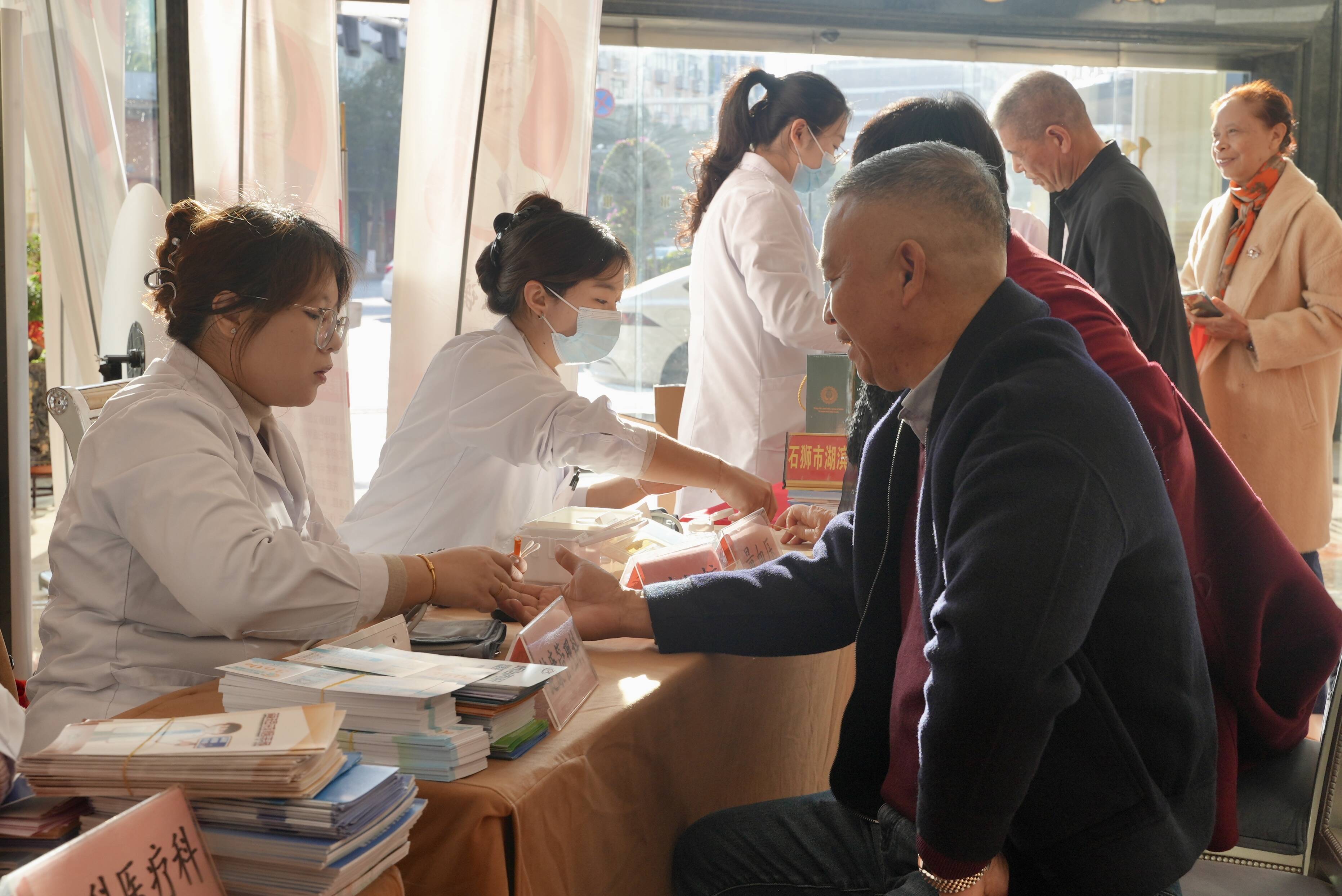 包含中国中医科学院眼科医院预约检查陪诊挂号-帮老人省心看病的词条