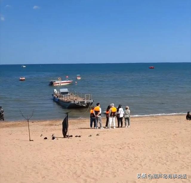 辽宁葫芦岛兴城海滨浴场:蓝天白云下的梦幻之境