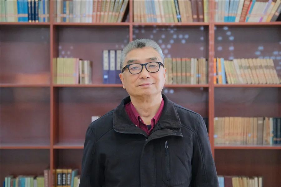 东西问·镇馆之宝丨张永康:战国牛虎铜案为何是中国青铜文化"最后的