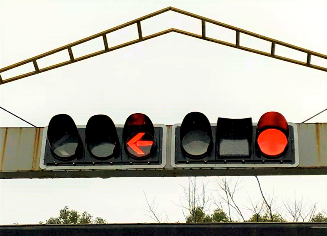 解析红灯右转规则及信号灯种类