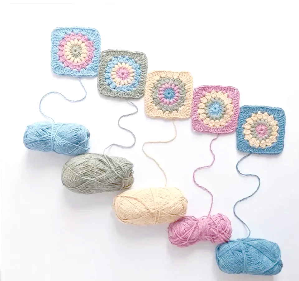 在毛线编织的配色艺术中,每一处色彩都仿佛拥有生命,它们交织,融合