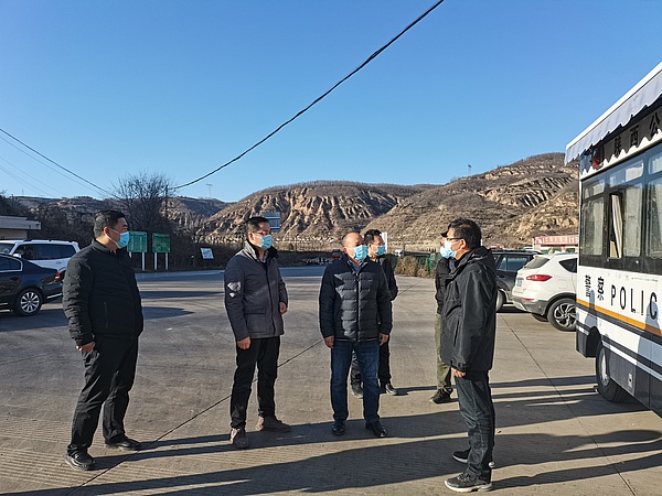 杨彦辉督导检查高速路口疫情防控工作