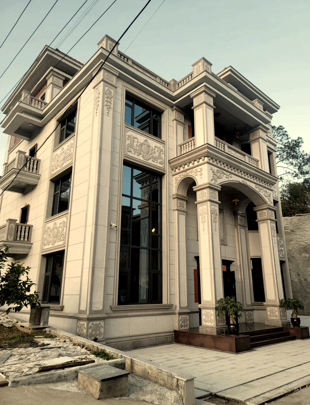 福建农村惊现众多奢华别墅,网友直呼:太奢华了!