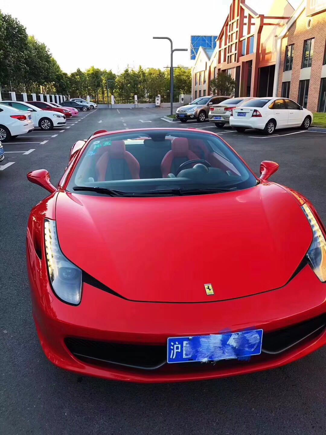 商务车租赁的日租金是多少?