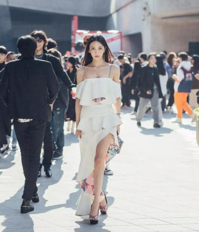 韩国"九头身"美女,真人秀空降部队,引兵哥哥关注,网友:迷人