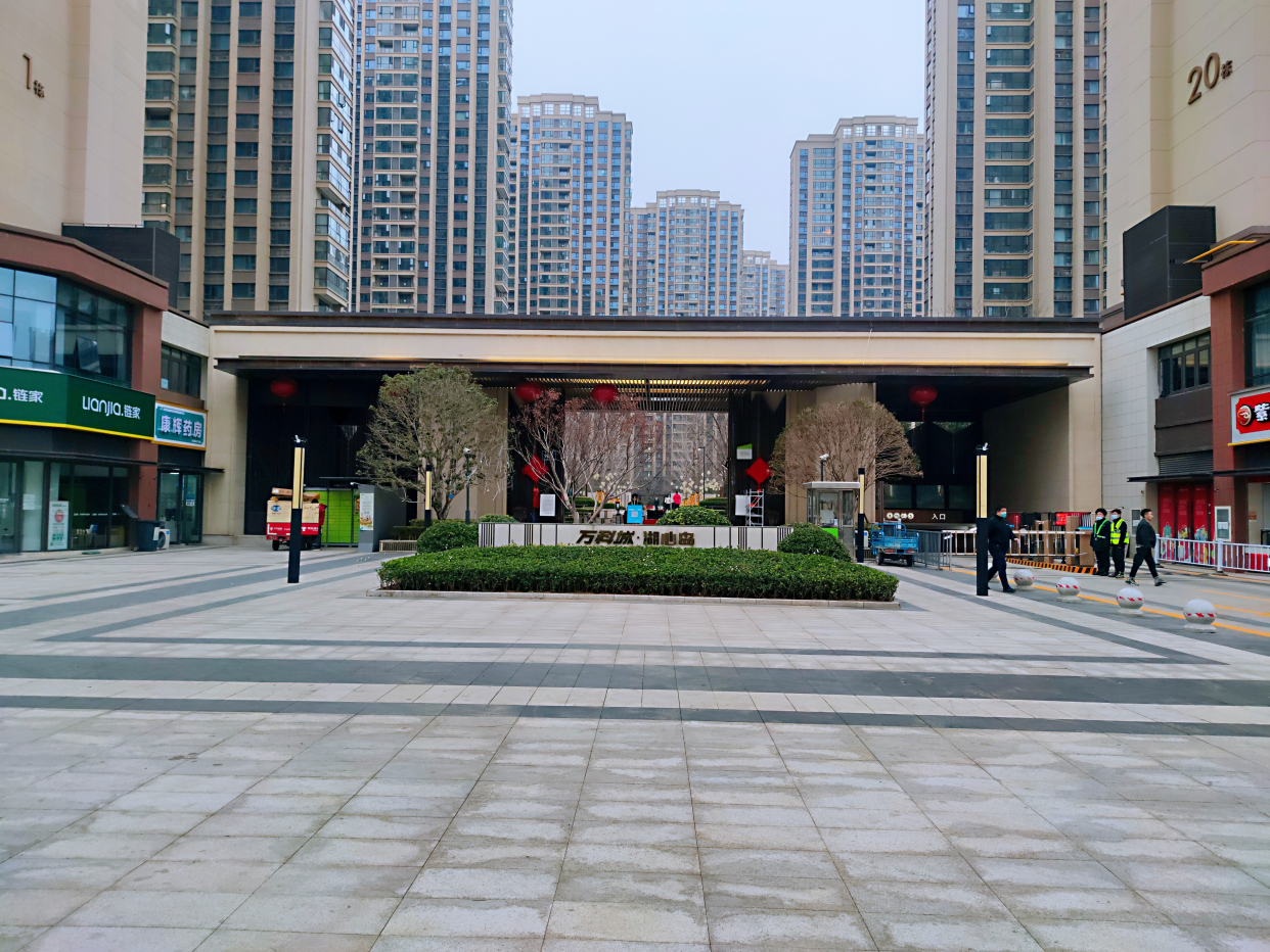 郑州高新区这几家小区大门pk,哪家最气派?你们来评!