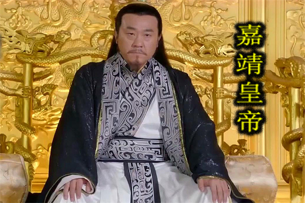 忠臣里的"狠人"徐阶,为扳倒奸臣严嵩,不惜将孙女嫁给奸臣之孙