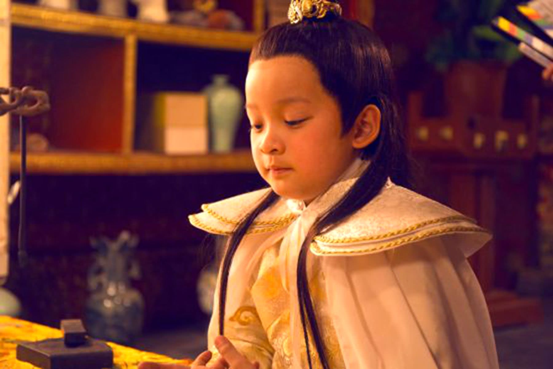 万历在李太后,张居正的共同帮助下,终于顺利成长成一个废柴皇帝