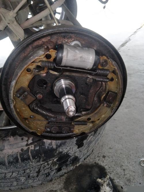 如何更换刹车总泵?需要注意什么问题?