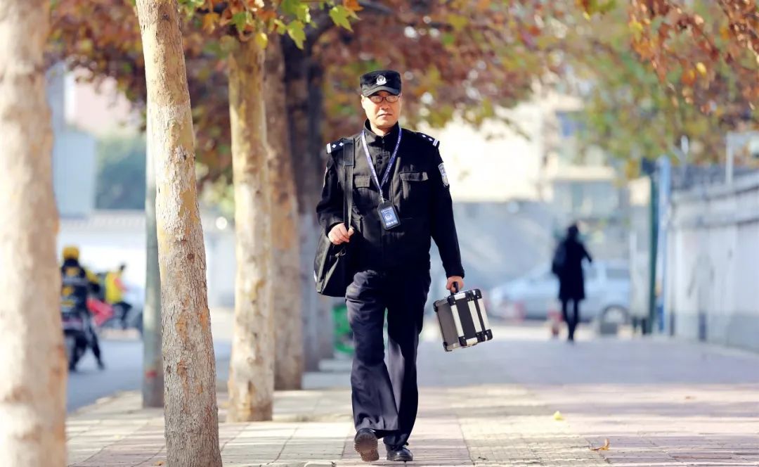 苗子警官图片