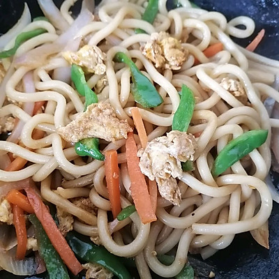 精致一人食 鸡蛋炒乌冬面