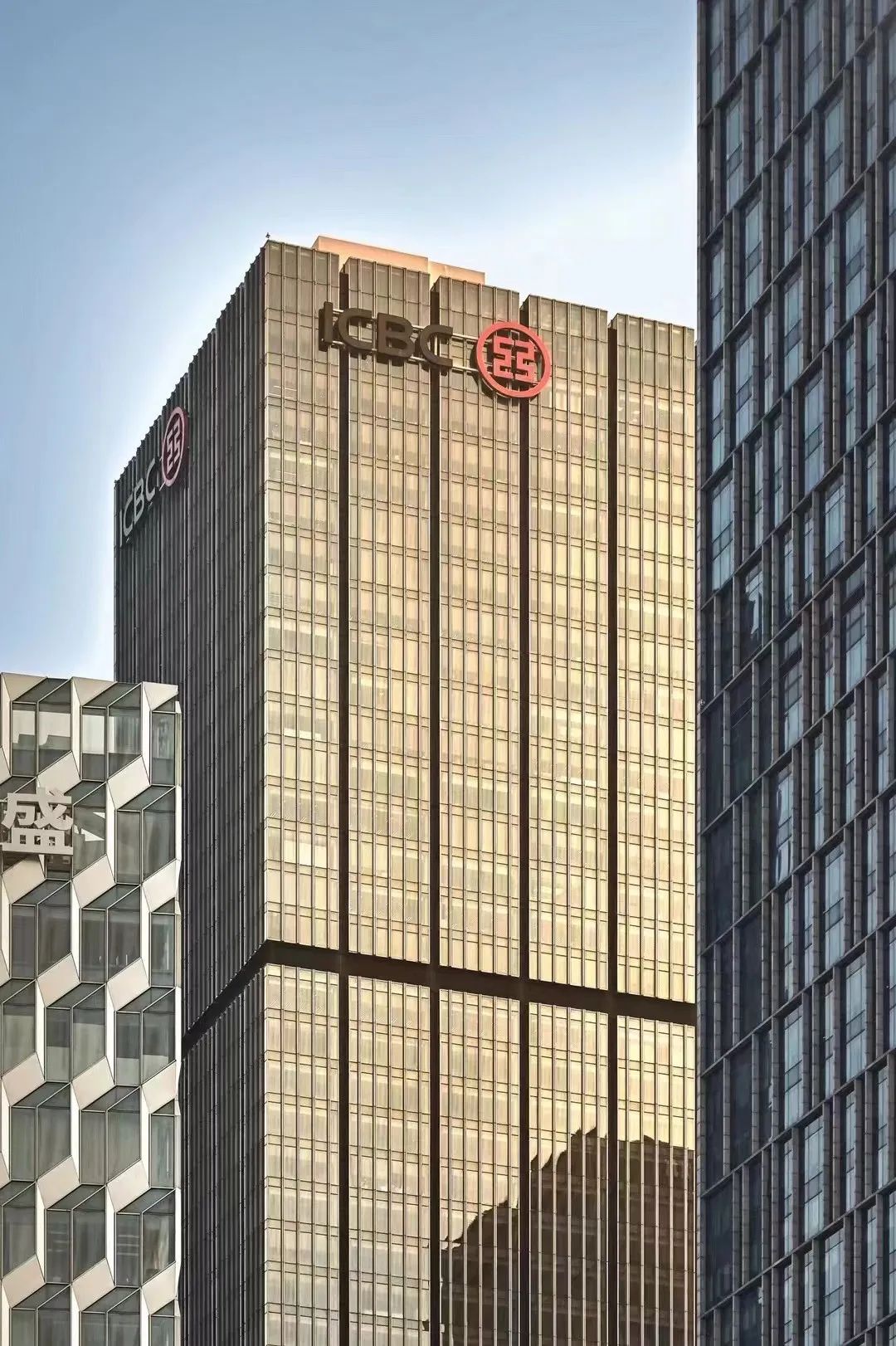 华建集团环境院原创设计陆家嘴金融建筑最高峰上海工银大厦投入使用