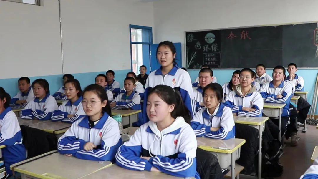 【亮诚信 展形象 开新局】让诚信之花香飘校园